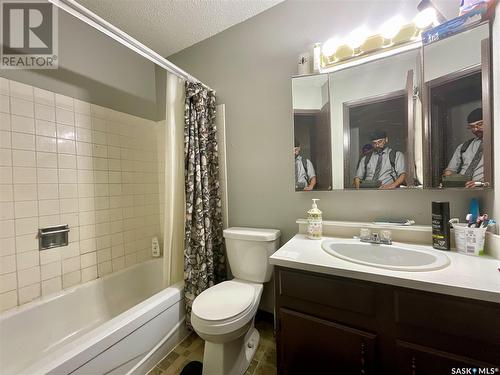 2221 Robinson Street, Regina, SK - Indoor Photo Showing Bathroom