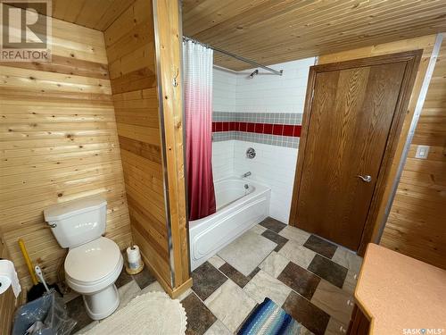 505 2Nd Avenue N, Loon Lake, SK - Indoor Photo Showing Bathroom