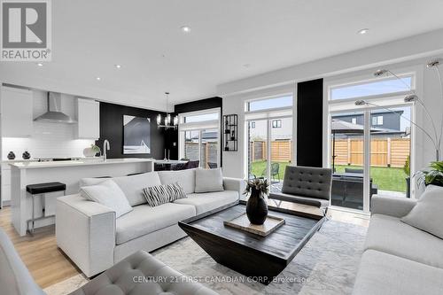 1335 Twilite Boulevard, London, ON - Indoor Photo Showing Living Room