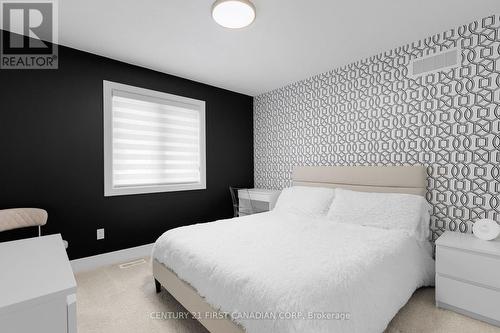 1335 Twilite Boulevard, London, ON - Indoor Photo Showing Bedroom