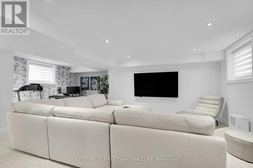 1335 Twilite Boulevard, London, ON - Indoor Photo Showing Living Room