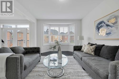 142 Beaconsfield Drive, Vaughan (Kleinburg), ON - Indoor Photo Showing Living Room