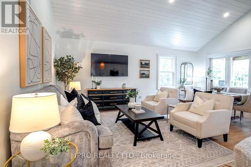 26010 Mccowan Road, Georgina (Sutton & Jackson'S Point), ON - Indoor Photo Showing Living Room