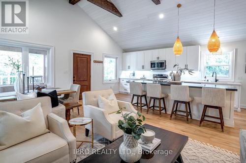 26010 Mccowan Road, Georgina (Sutton & Jackson'S Point), ON - Indoor Photo Showing Living Room