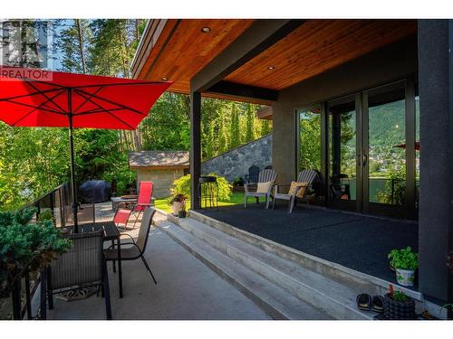 59 Johnstone  Road, Nelson, BC - Outdoor With Deck Patio Veranda