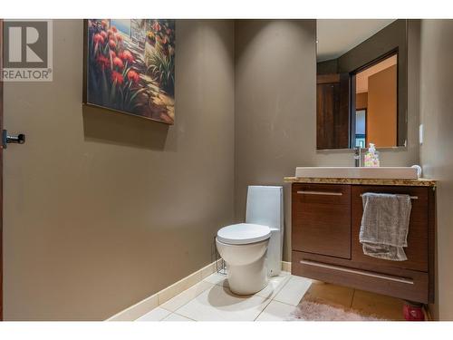 59 Johnstone  Road, Nelson, BC - Indoor Photo Showing Bathroom