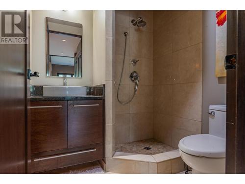 59 Johnstone  Road, Nelson, BC - Indoor Photo Showing Bathroom