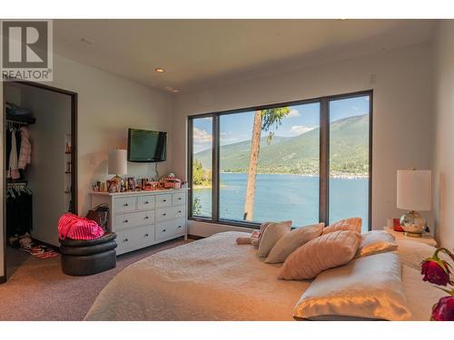 59 Johnstone  Road, Nelson, BC - Indoor Photo Showing Bedroom