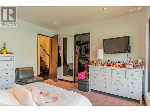 59 Johnstone  Road, Nelson, BC - Indoor Photo Showing Bedroom