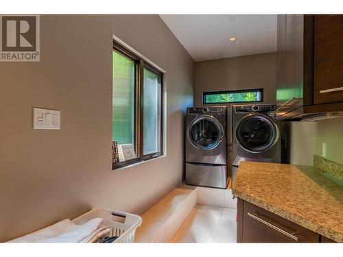 59 Johnstone  Road, Nelson, BC - Indoor Photo Showing Laundry Room