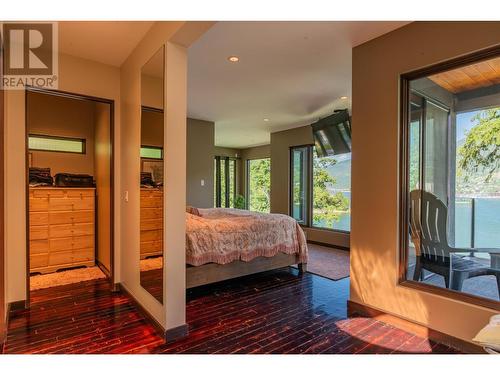 59 Johnstone  Road, Nelson, BC - Indoor Photo Showing Bedroom