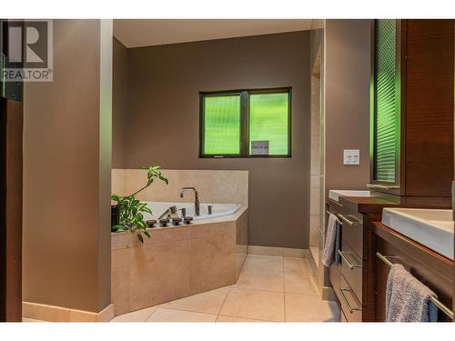 59 Johnstone  Road, Nelson, BC - Indoor Photo Showing Bathroom