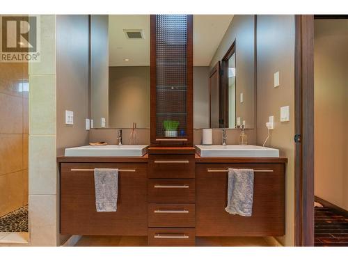 59 Johnstone  Road, Nelson, BC - Indoor Photo Showing Bathroom