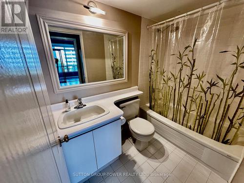 707 - 3 Hickory Tree Road E, Toronto (Humber Heights), ON - Indoor Photo Showing Bathroom