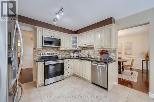 1228 Hammond Street, Burlington (Lasalle), ON - Indoor Photo Showing Kitchen