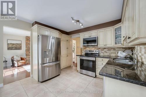 1228 Hammond Street, Burlington (Lasalle), ON - Indoor Photo Showing Kitchen