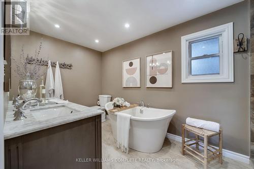 1228 Hammond Street, Burlington (Lasalle), ON - Indoor Photo Showing Bathroom