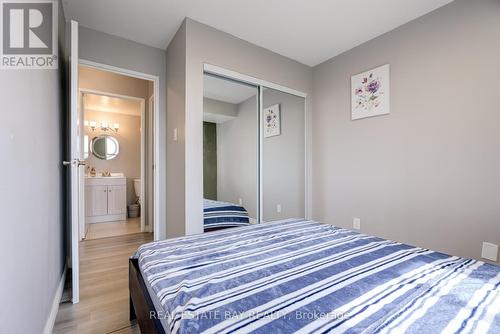 612 - 3077 Weston Road N, Toronto (Humberlea-Pelmo Park), ON - Indoor Photo Showing Bedroom