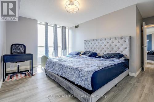 612 - 3077 Weston Road N, Toronto (Humberlea-Pelmo Park), ON - Indoor Photo Showing Bedroom