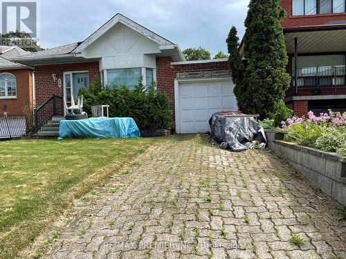 29 Venn Crescent, Toronto (Keelesdale-Eglinton West), ON - Outdoor