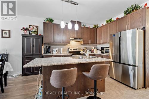 23 Cosmopolitan Common, St. Catharines, ON - Indoor Photo Showing Kitchen With Upgraded Kitchen