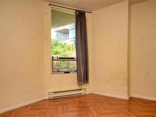 210-930 Yates St, Victoria, BC - Indoor Photo Showing Other Room