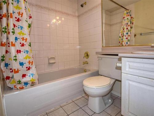 210-930 Yates St, Victoria, BC - Indoor Photo Showing Bathroom