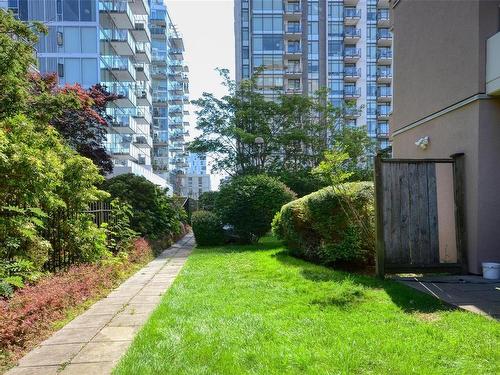 210-930 Yates St, Victoria, BC - Outdoor