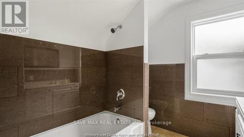 760 Aylmer Avenue, Windsor, ON - Indoor Photo Showing Bathroom