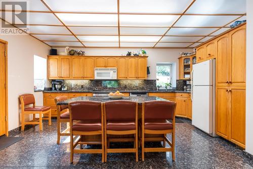 6302 Marsden  Road, Nelson, BC - Indoor Photo Showing Kitchen