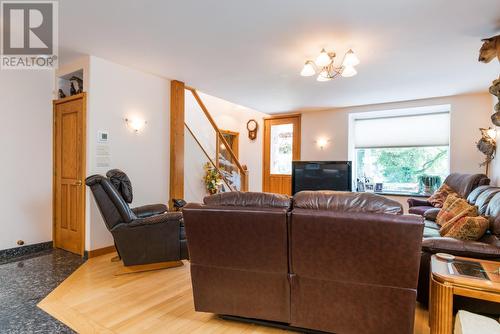 6302 Marsden  Road, Nelson, BC - Indoor Photo Showing Living Room