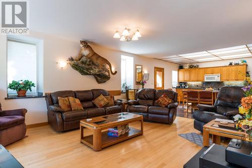 6302 Marsden  Road, Nelson, BC - Indoor Photo Showing Living Room