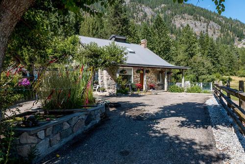 6302 Marsden Road, Nelson, BC - Outdoor