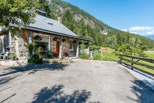 6302 Marsden Road, Nelson, BC - Outdoor