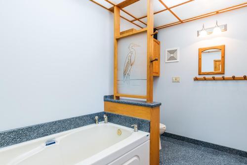 6302 Marsden Road, Nelson, BC - Indoor Photo Showing Bathroom