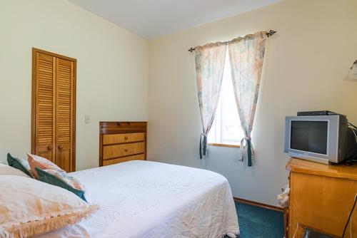 6302 Marsden Road, Nelson, BC - Indoor Photo Showing Bedroom