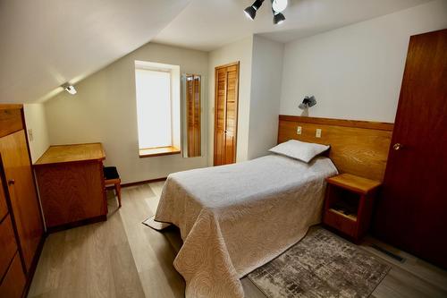 6302 Marsden Road, Nelson, BC - Indoor Photo Showing Bedroom