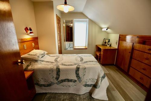 6302 Marsden Road, Nelson, BC - Indoor Photo Showing Bedroom