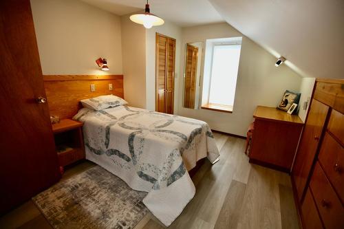 6302 Marsden Road, Nelson, BC - Indoor Photo Showing Bedroom