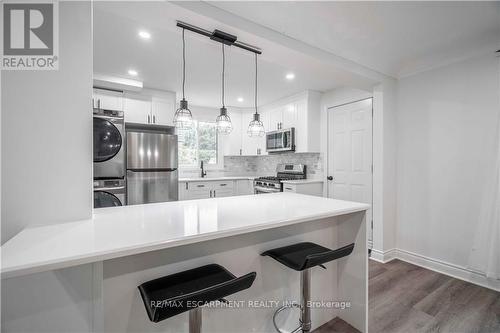 27 East 26Th Street, Hamilton (Eastmount), ON - Indoor Photo Showing Kitchen With Stainless Steel Kitchen With Upgraded Kitchen