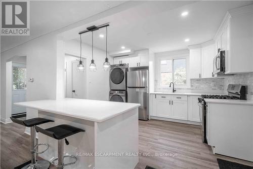 27 East 26Th Street, Hamilton (Eastmount), ON - Indoor Photo Showing Kitchen With Stainless Steel Kitchen With Upgraded Kitchen