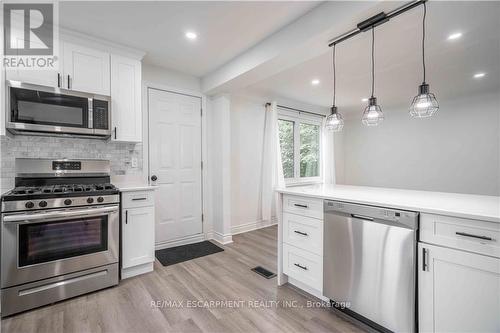 27 East 26Th Street, Hamilton (Eastmount), ON - Indoor Photo Showing Kitchen