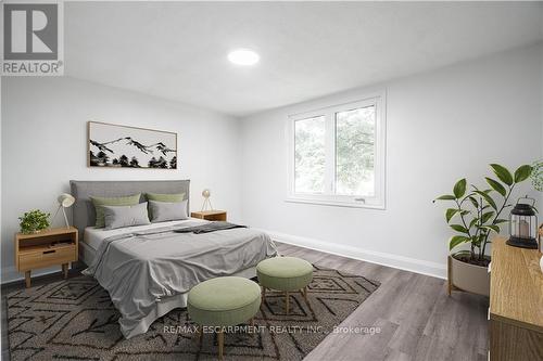 27 East 26Th Street, Hamilton (Eastmount), ON - Indoor Photo Showing Bedroom