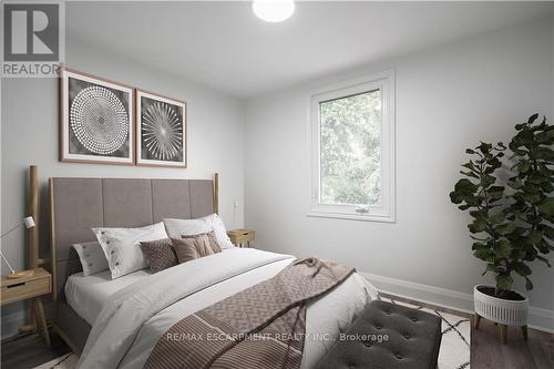 27 East 26Th Street, Hamilton (Eastmount), ON - Indoor Photo Showing Bedroom