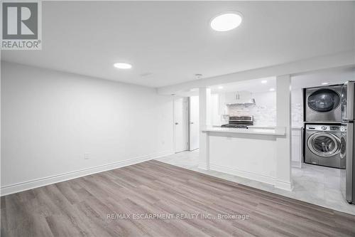 27 East 26Th Street, Hamilton (Eastmount), ON - Indoor Photo Showing Laundry Room