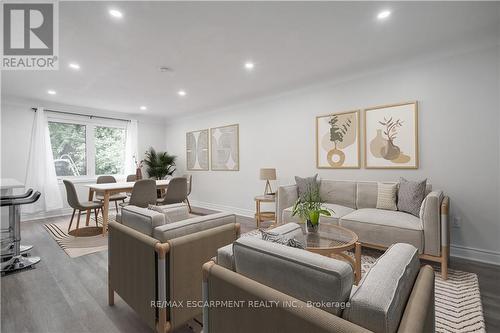 27 East 26Th Street, Hamilton (Eastmount), ON - Indoor Photo Showing Living Room