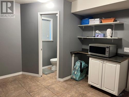 681 Renshaw Road, Kelowna, BC - Indoor Photo Showing Laundry Room