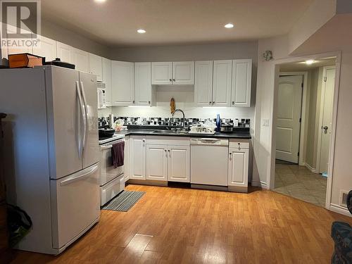 681 Renshaw Road, Kelowna, BC - Indoor Photo Showing Kitchen With Stainless Steel Kitchen With Double Sink