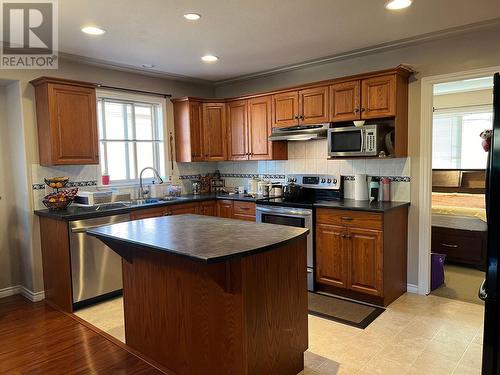 681 Renshaw Road, Kelowna, BC - Indoor Photo Showing Kitchen With Stainless Steel Kitchen With Double Sink