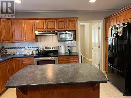 681 Renshaw Road, Kelowna, BC - Indoor Photo Showing Kitchen With Stainless Steel Kitchen With Double Sink